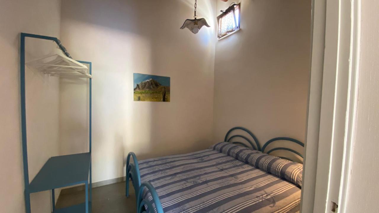 Appartement Kleines Refugium Unter Palmen. à Custonaci Extérieur photo